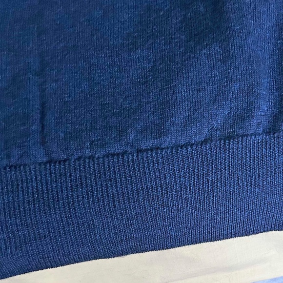 VEST, CASHMERE 100%, SIZE XL, NAVY, V-NECK, SLEEVELESS, HOLT RENFREW, TAGS ON, - Picture 3 of 3